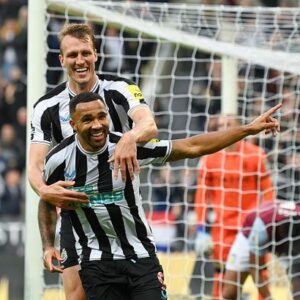 Newcastle 'esmaga' Aston Villa com reforços em destaque