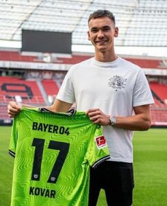 Ex-Manchester United reforça a baliza (contratado Matej Jogar) 